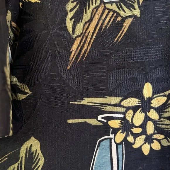 Tommy Bahama 100% silk shirt - Picture 2 of 5